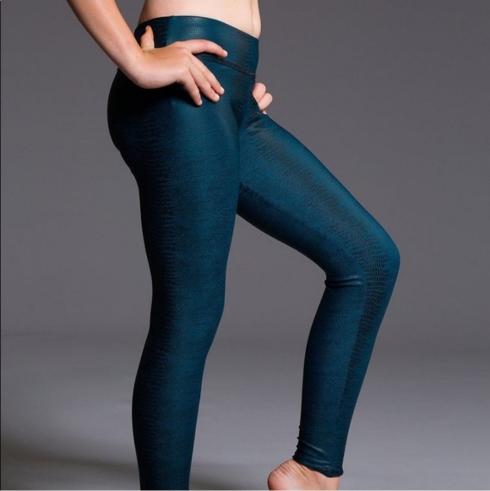 Onzie snakeskin leggings